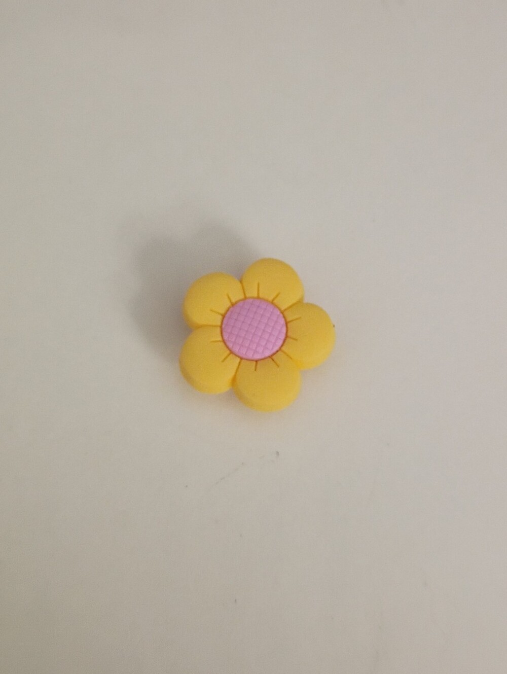10 for $10 Jibbitz Croc Charm - Small Daisy Yellow Petals with Pink Pistol - Picture 1 of 1